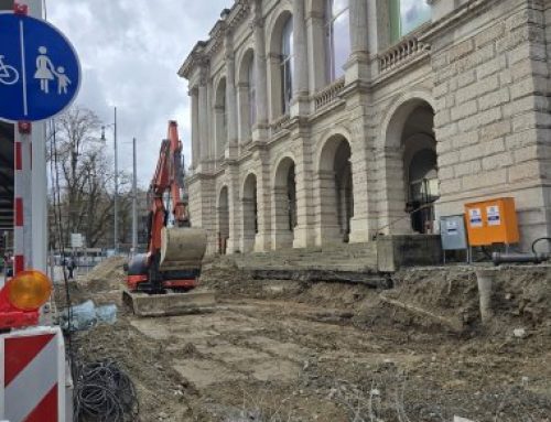 Baufortschritt am Großen Haus sichtbar: Platz für mehr Container und mehr Bauarbeiter benötigt